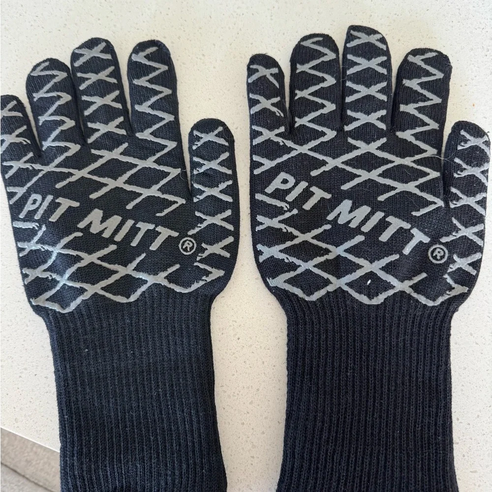 New Williams Sonoma Black and Gray BBQ Pit Mitt